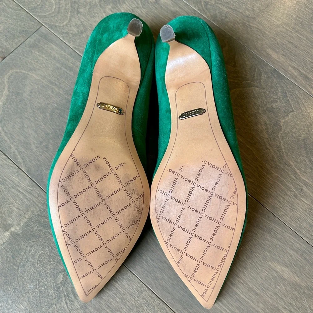 Vionic Josie Kitten Heel Emerald Suede Size 7 EUC